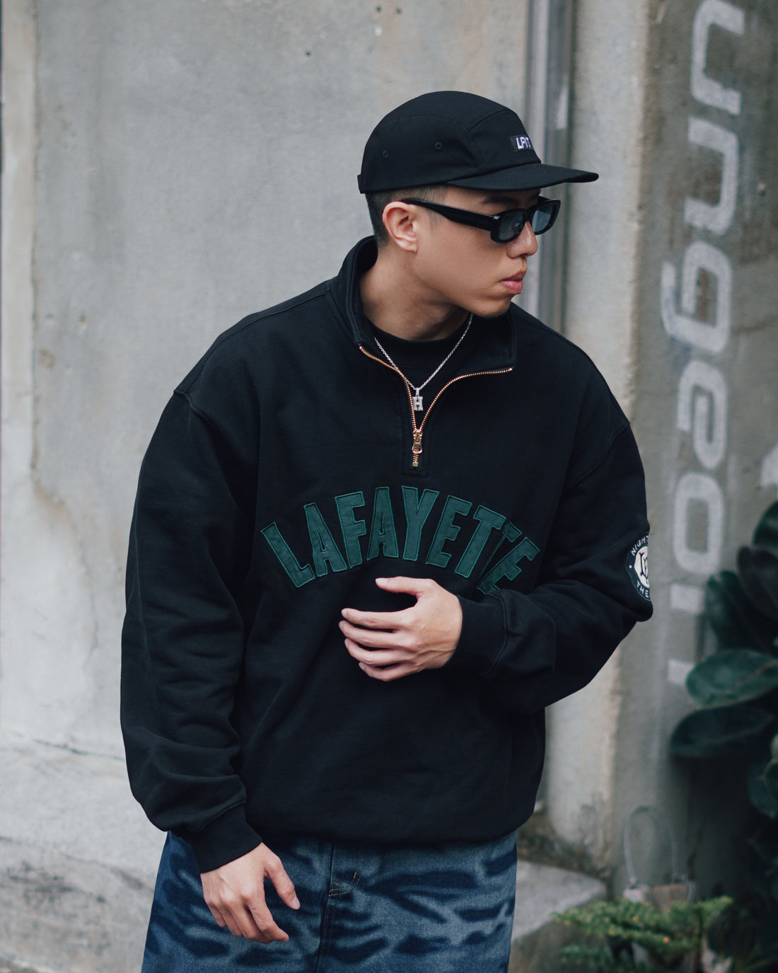 Arch Logo Halfzip Sweatshirt