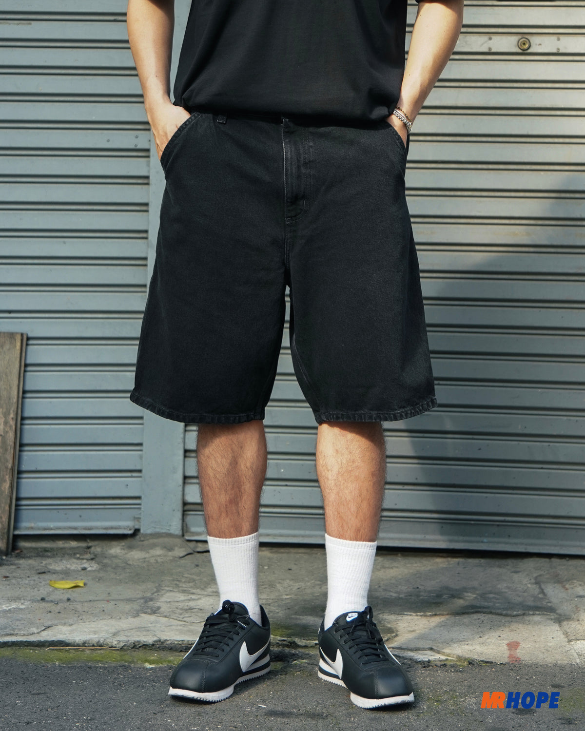 SINGLE KNEE SHORT