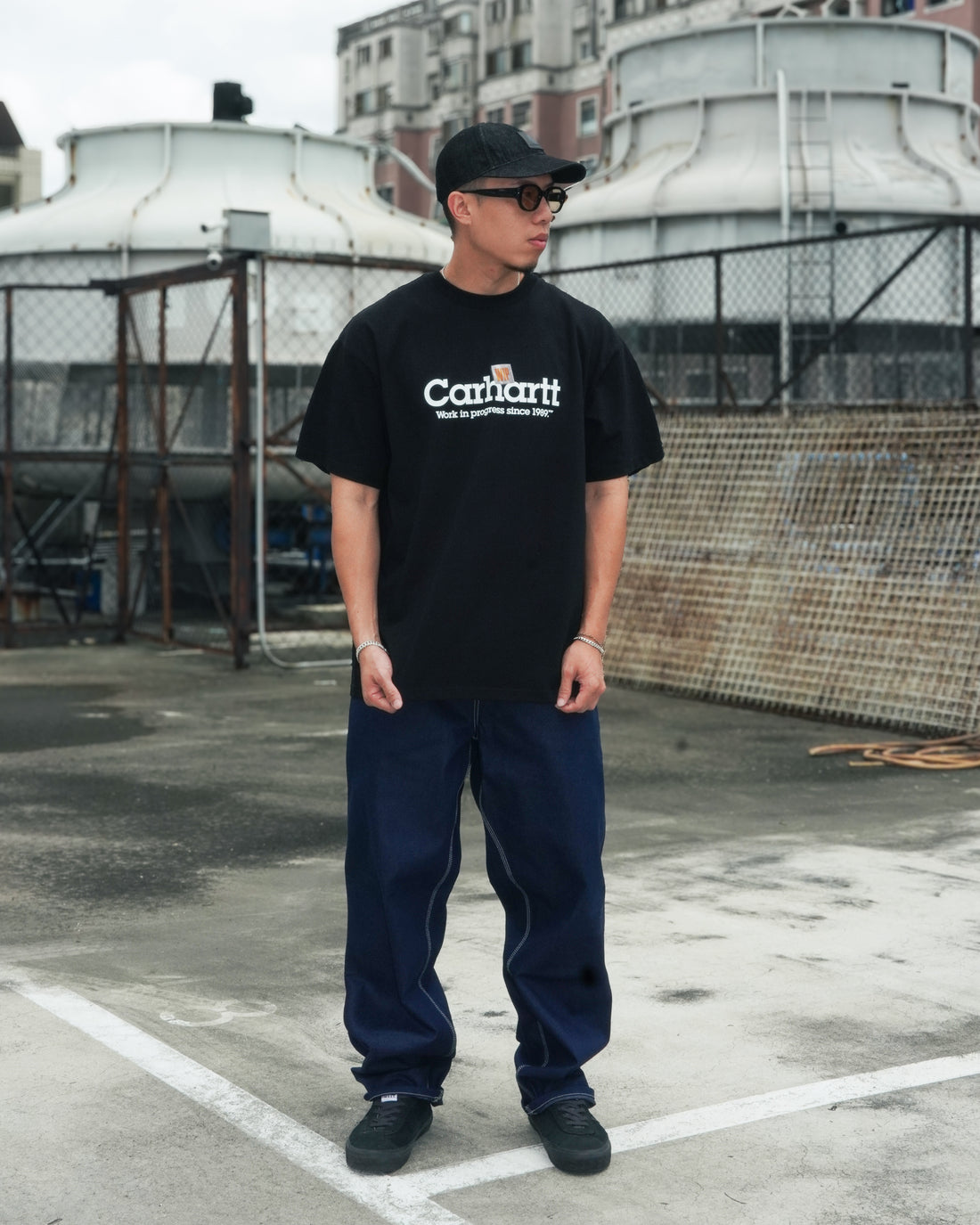 LABEL SCRIPT TEE