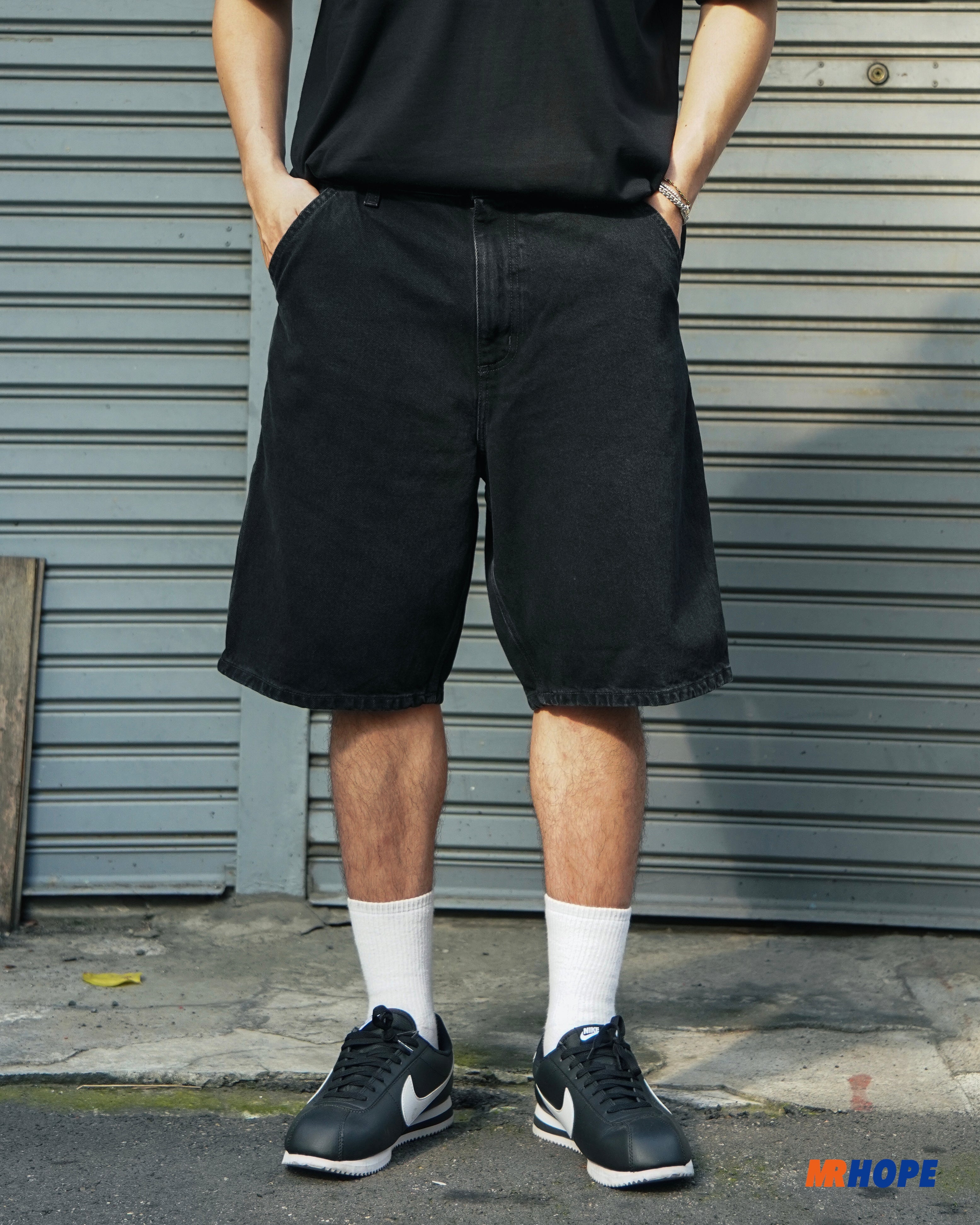 SINGLE KNEE SHORT