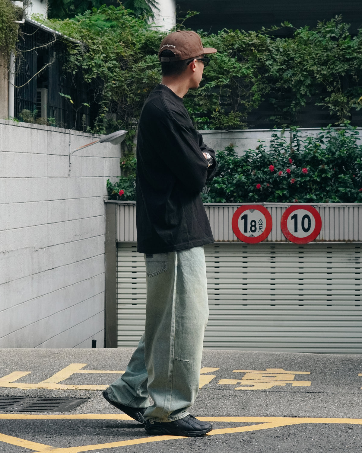 Wide Cut Denim Jeans