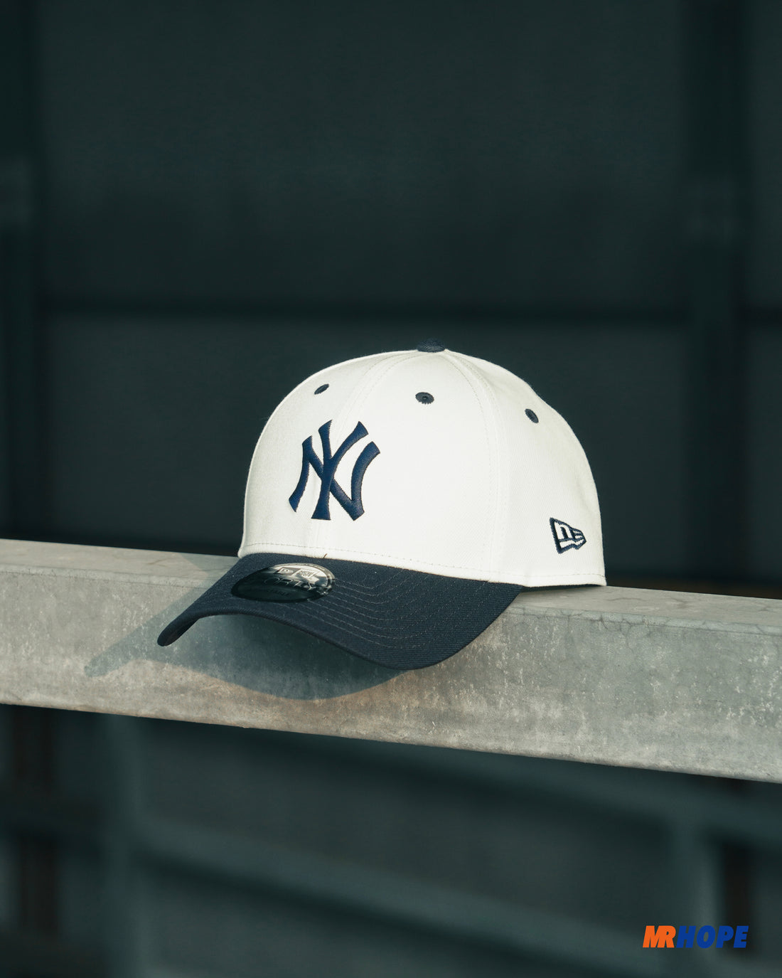 Yankees 2Tone Classic Fitted Cap 9Forty